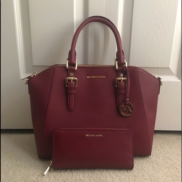 Michael Kors Handbags - Michael Kors Bag & Wallet
